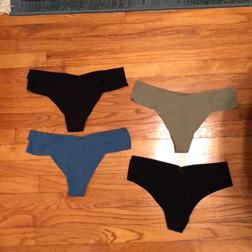 Victoria secret thong lot of 4 size m brand new